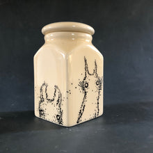 Load image into Gallery viewer, Porslinsburk #196