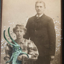 Load image into Gallery viewer, Vintage portrait card &quot;Family&quot;