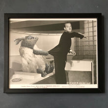 Ladda upp bild till gallerivisning, Tavla ”Grab them by the suit”