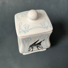 Load image into Gallery viewer, Porslinsburk #244
