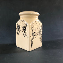 Load image into Gallery viewer, Porslinsburk #197
